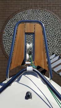 Bugspriet mit Bugrolle und Wippe