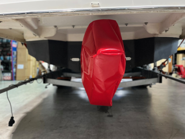 Preview: Bravo 1, 2 und 3 Z-Antriebsabdeckung Duoprop 680 Gramm/m²Farbe rot