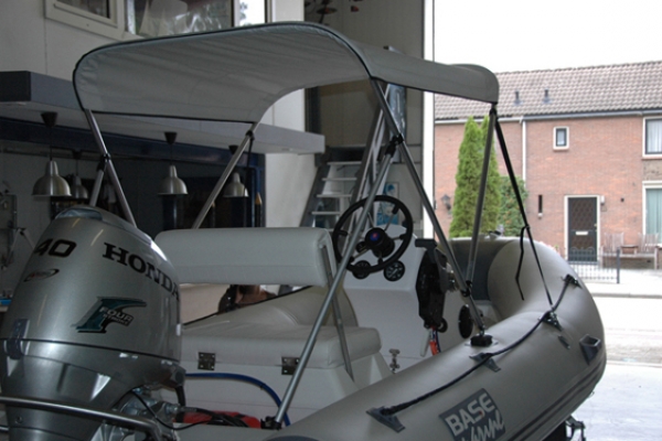 Schlauchbootbefestigung Bimini Top