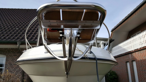 Bugspriet mit Bugrolle und Wippe