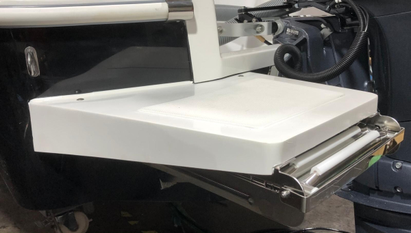 Badeplattform aus GFK für Motor-und Segelboote mit 3-stufiger Badeleiter